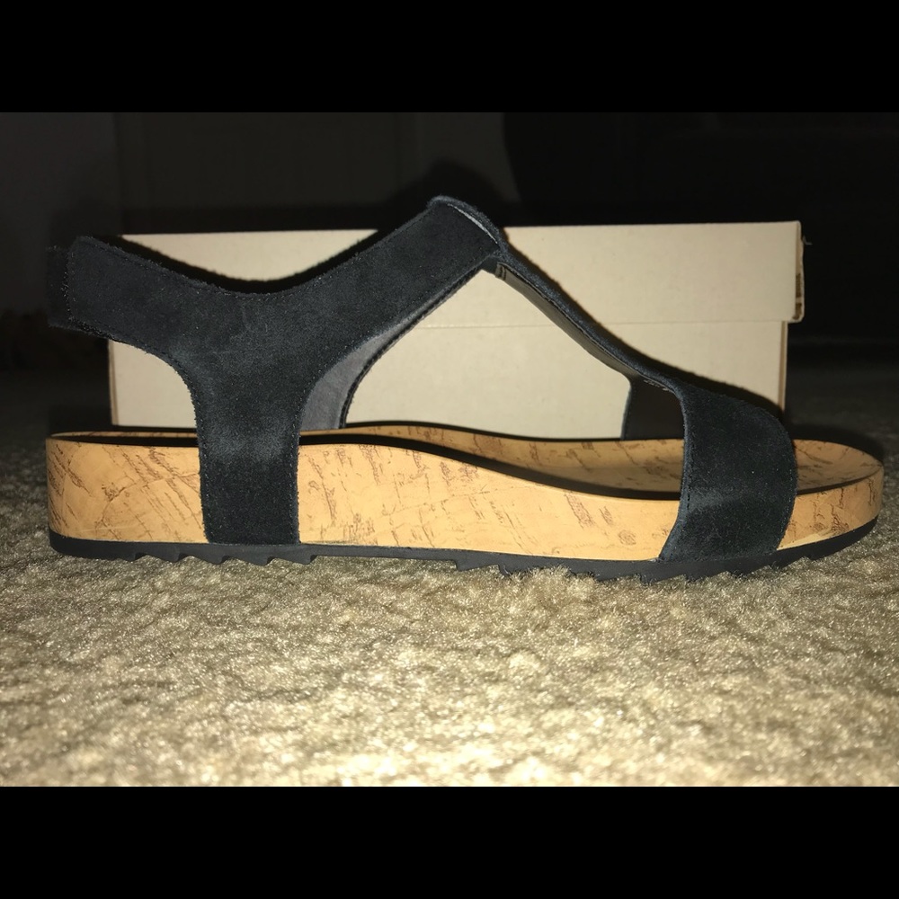 Flat sandals